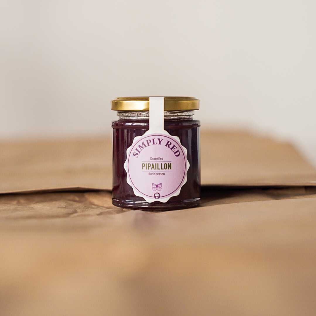 Red current jam from Pipaillon. "Simply red".
