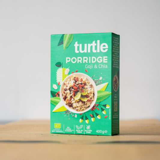 Delicious Turtle Porridge with goji and chia, a wholesome vegan breakfast rich in fiber and superfoods.