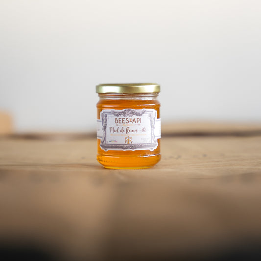 Honey harvested in Brussels in the summer by Bees-API.
